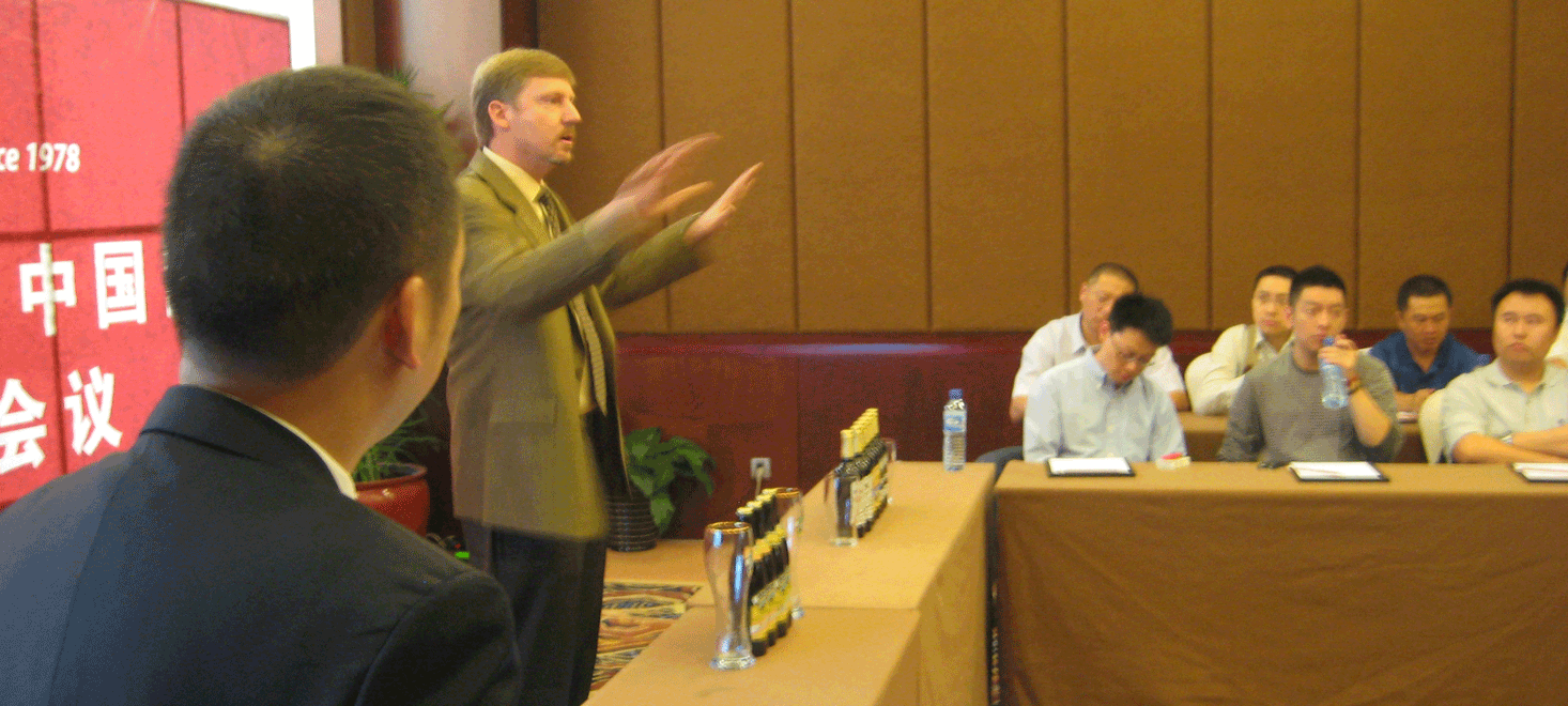 MdV President Rich Hamilton opens the kickoff event . . . 